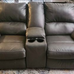 Duel Manual Reclining Loveseat
