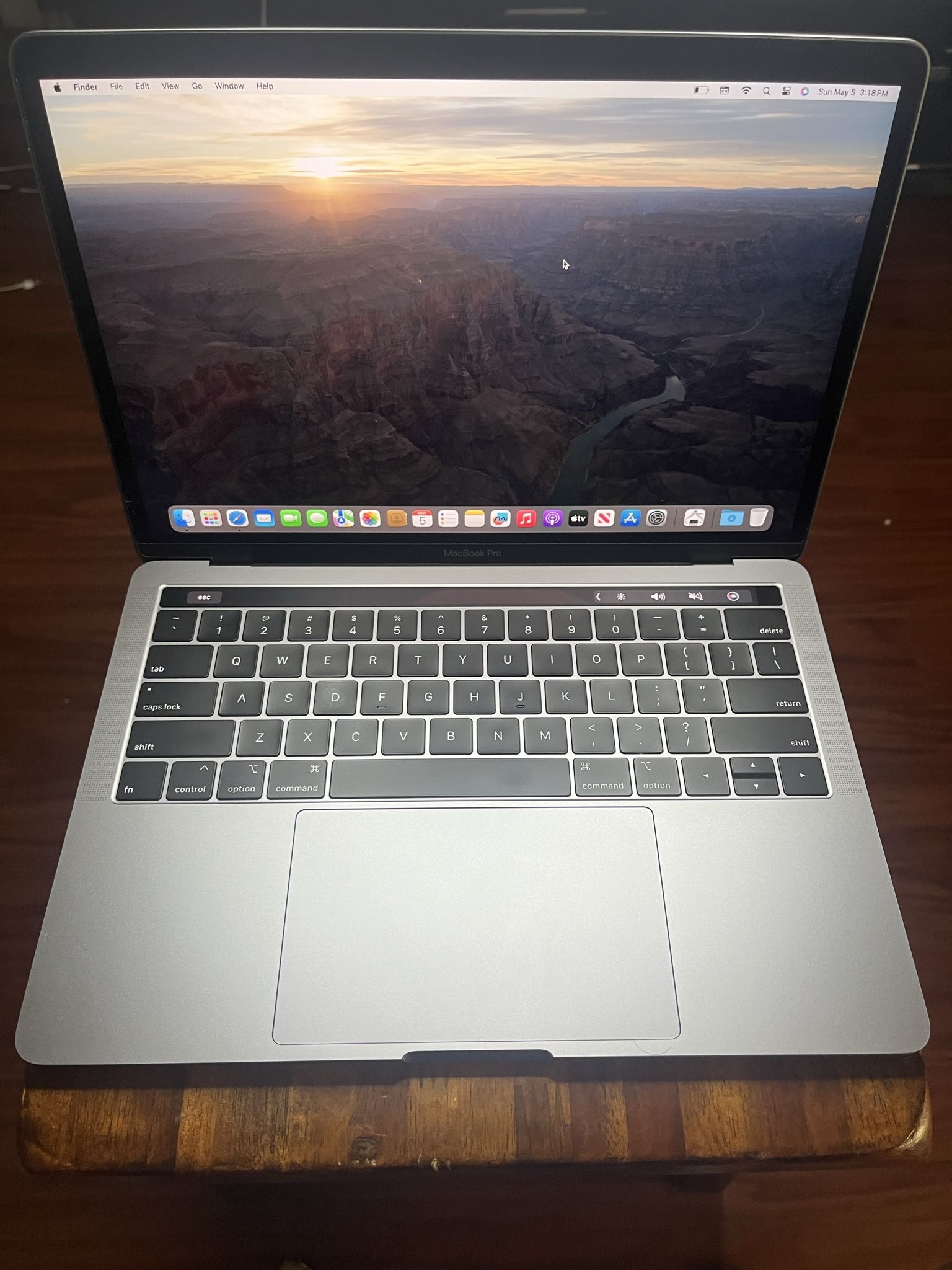 2019 Macbook Pro 13 inch 2.4GHz 16GB intel i5 Quad-core 512GB Battery Count 46