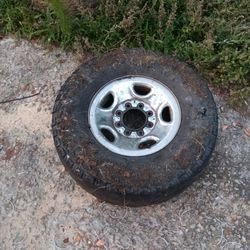 Factory 8 Lug Off A 2005 2500 HD GMC