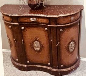 BEAUTIFUL  CHEST  GOOD CONDITION