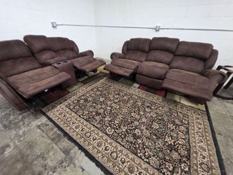 Stunning Recliner Matching sofa set
Delivery options available
