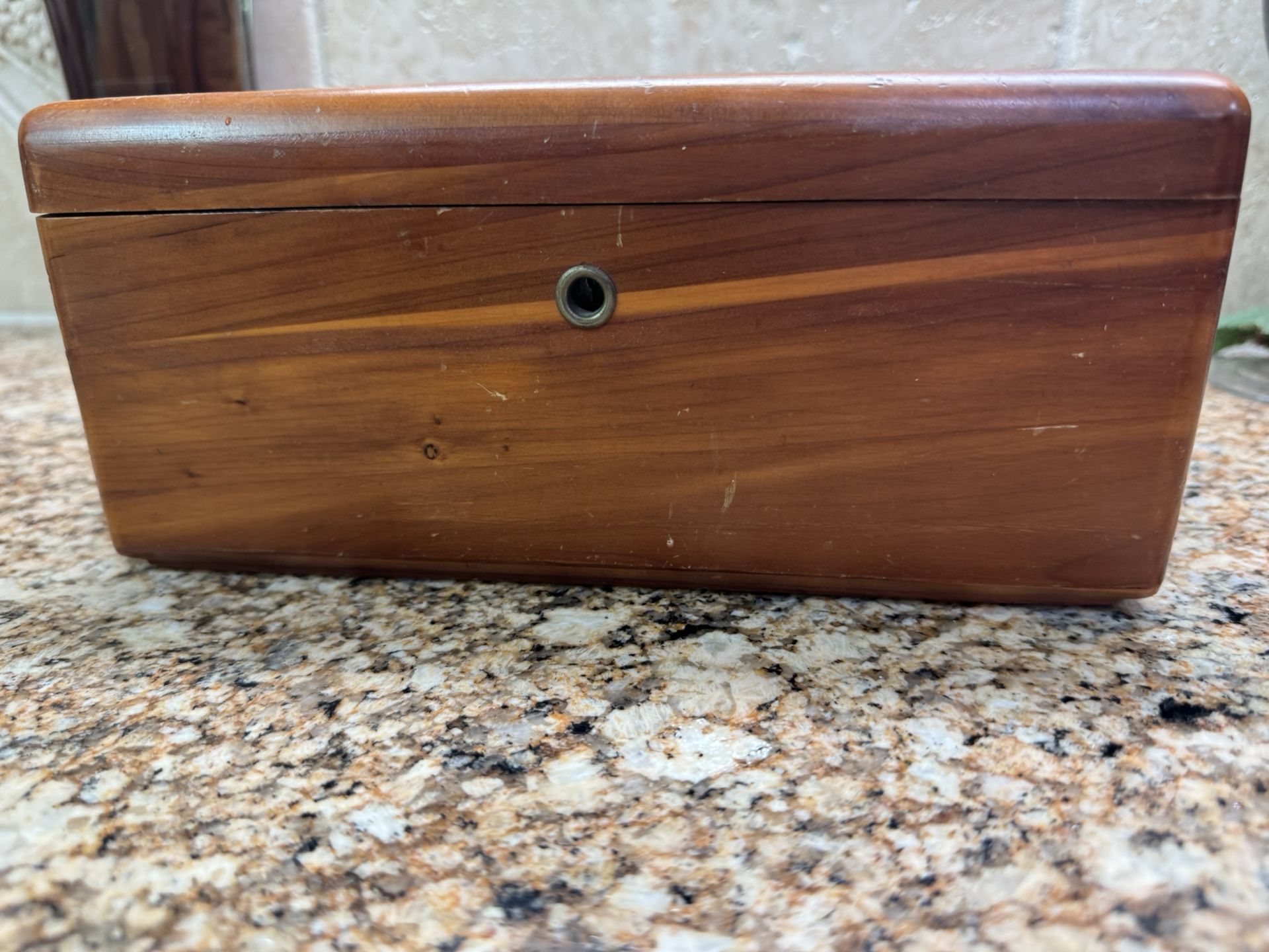 LANE CEDAR CHEST EAGLE ROCK FURNITURE COMPANY