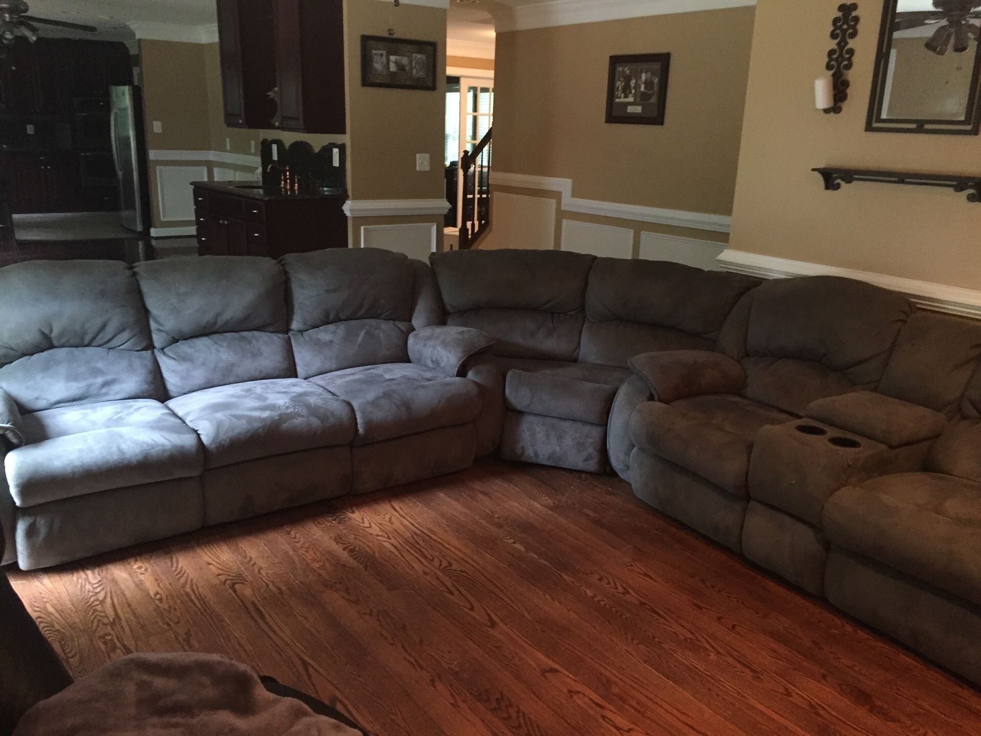 Great couch with recliners on the end