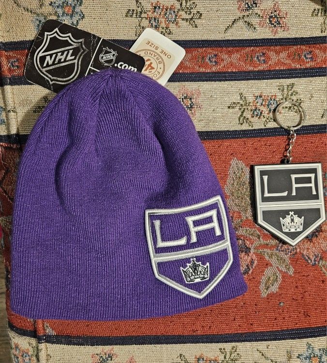 LA KINGS  LOT OF 2   NHL ADULT  PURPLE KNIT HAT & KEYCHAIN  RUBBER/PLASTIC 