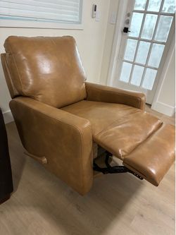 Recliner (like new)