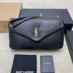 Classic women's shoulder bag
