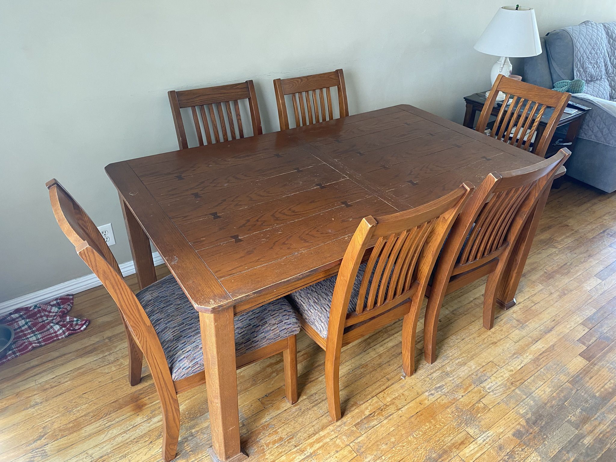 Kitchen/Dining Table