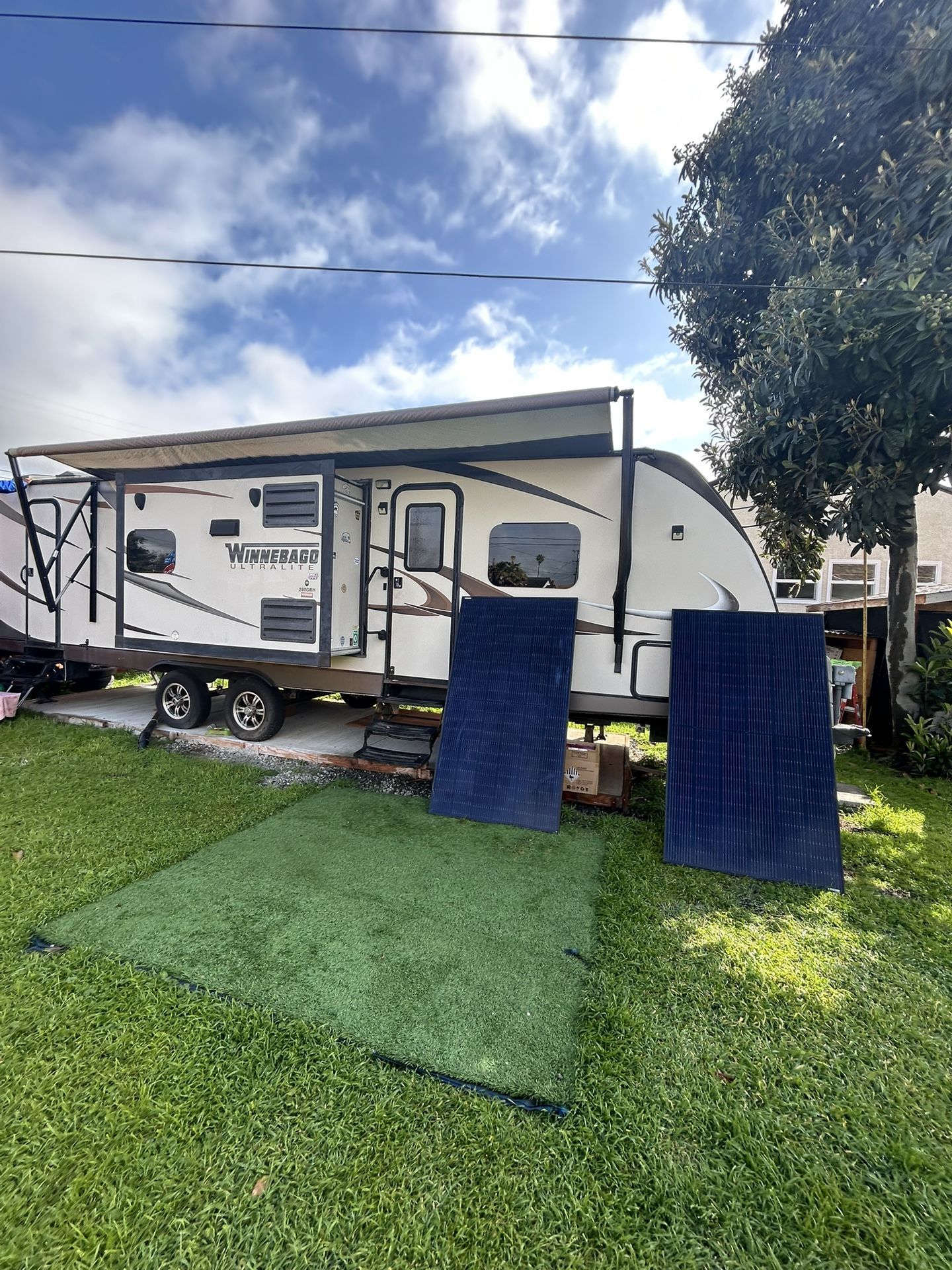 SISTEMA DE PANELES SOLARES PARA RV 