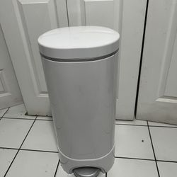 Munchkin Diaper Pail