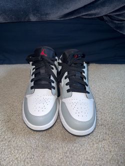 Jordan 1 light smoke grey