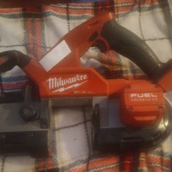 Milwaukee Compact Band Saw 