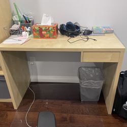 Desk & Bookshelf 