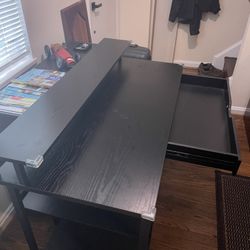 Desk / Escritorio