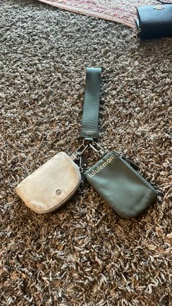 lululemon wristlet