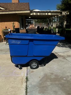 Rubbermaid Commercial Tilt Truck/Heavy Duty Utility Cart