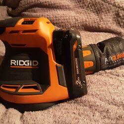 RIDGID 18V 5 in. Cordless Random Orbit Sander with battery
