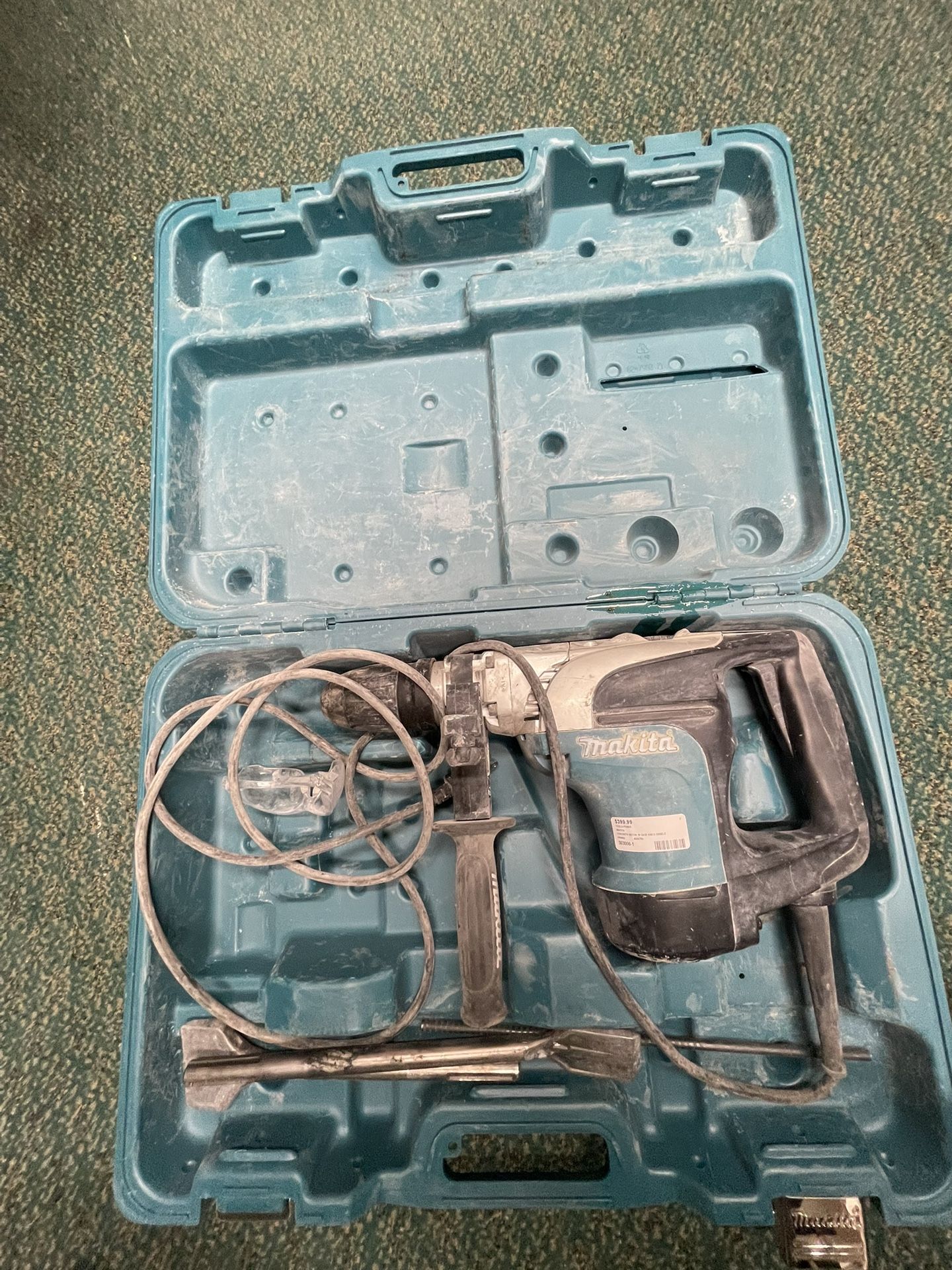 TOOLS-POWER MAKITA CONCRETE BETON W CASE AND 2 CHISELS HR4002