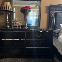 Dressing Table With Mirror 
