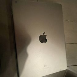 Pre-Owned Apple iPad 10.2" 2020 (8th Gen) 32GB Wi-Fi + 1st Gen Apple Pencil