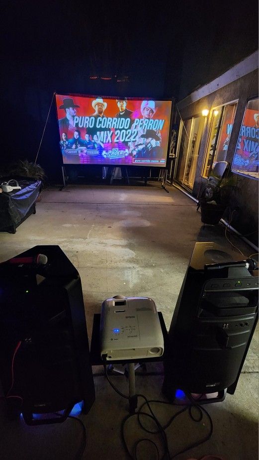 Outdoor Screen And HD Projector ( Se Habla Español)
