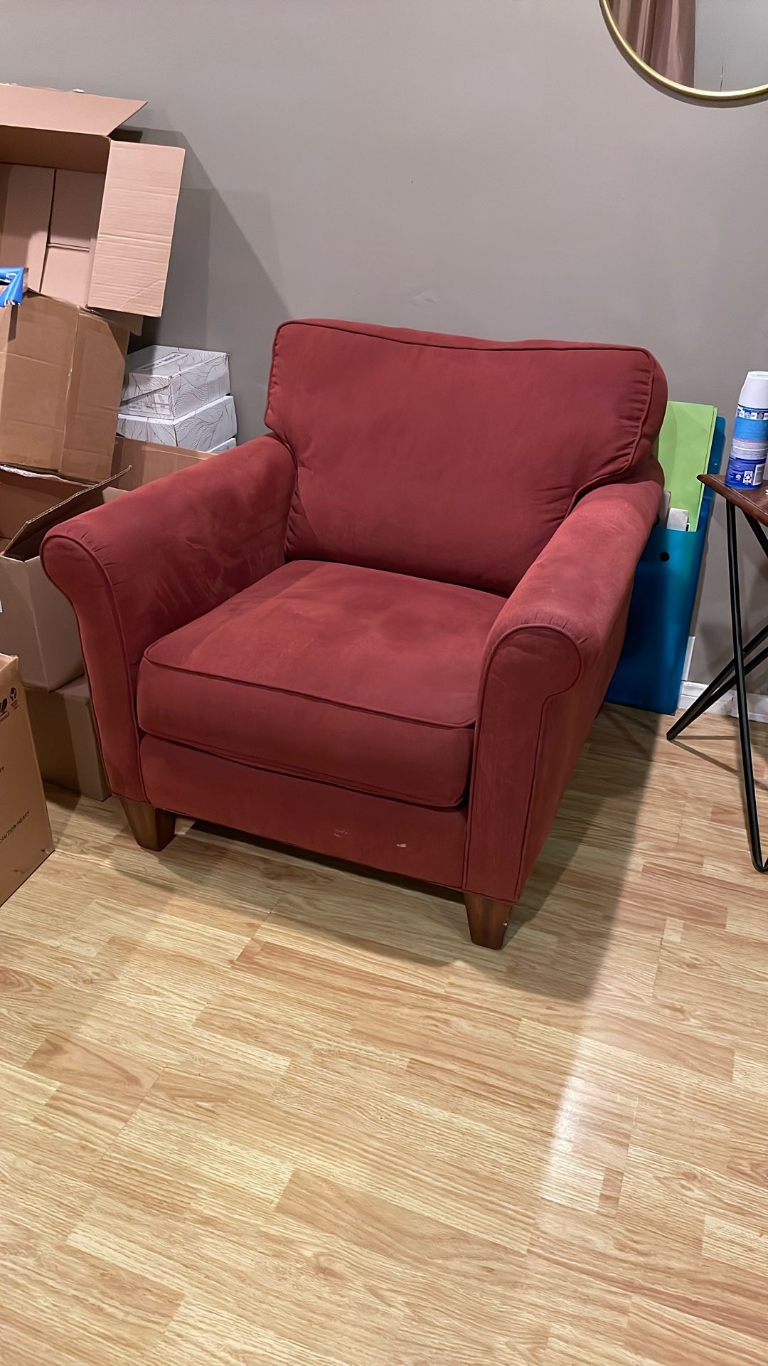 Comfy Red Armchair – Great Condition 🛋️✨