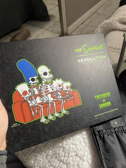 EYESHADOW REVOLUTIONS SIMPSONS