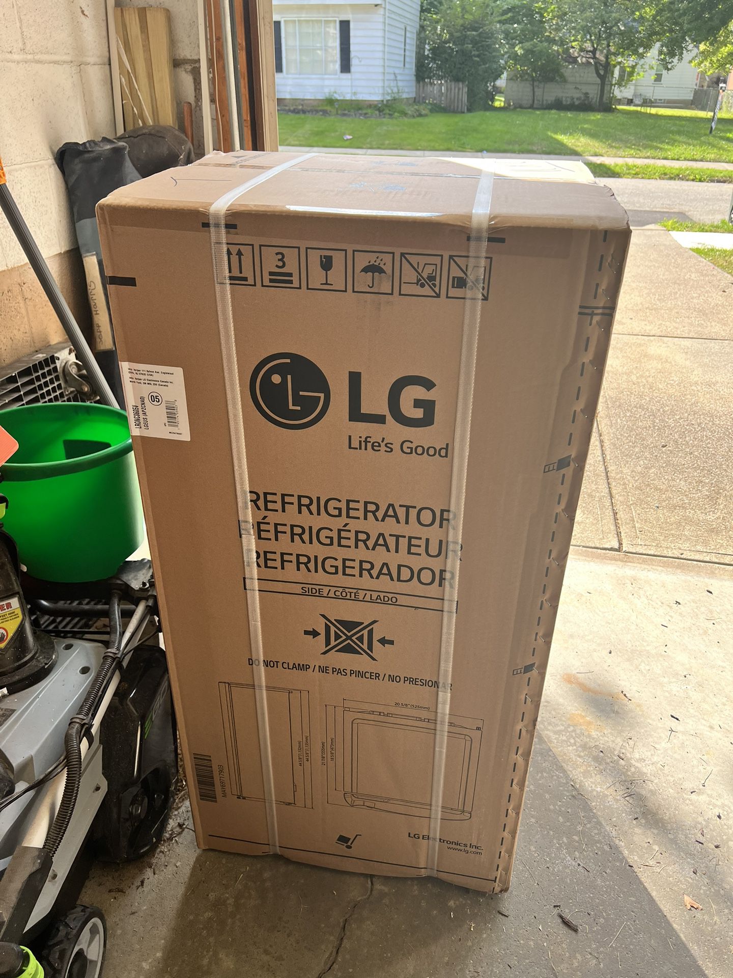 LG 5.79 Cu Ft Top-Freezer Refrigerator 