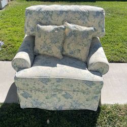 Sofa En Muy Buenas Condiciones Casi Nuevo Limpio $50
