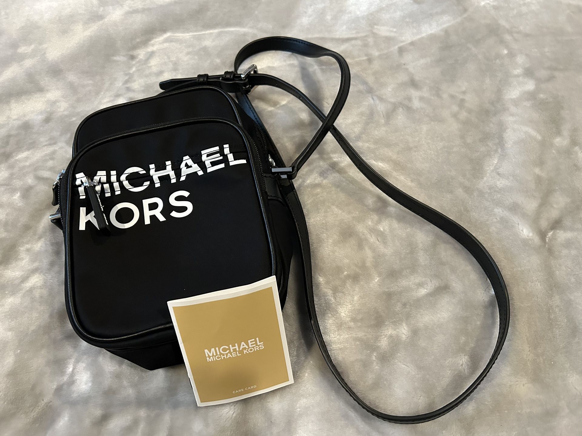 Michael Kors Medium Logo Convertible Crossbody Bag for Sale in Morrisville,  NC - OfferUp