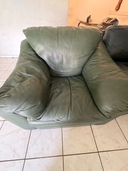 Todo. Los 2 sofa reclinable.