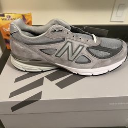 New Balance 990 V4