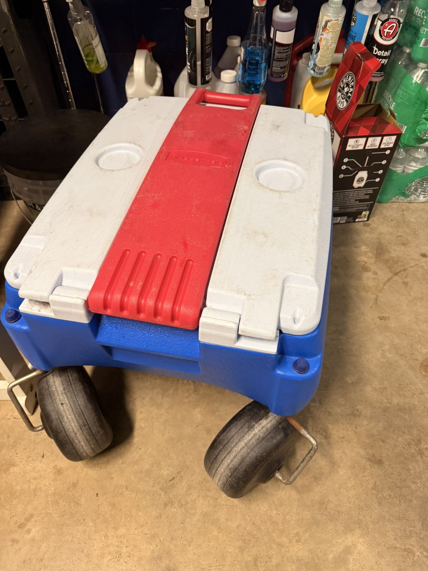Rubbermaid Cooler