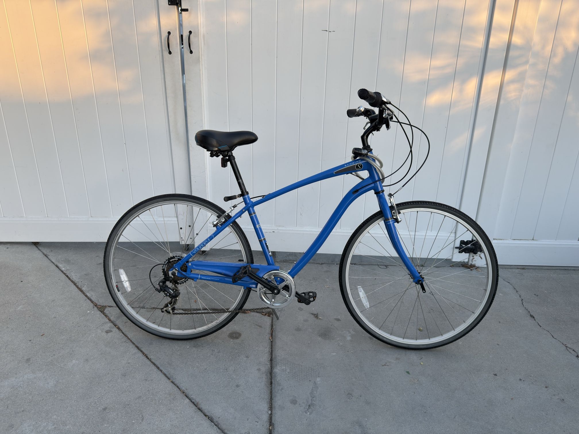 Schwinn Voyageur 7 Speed 700cc Hybrid Road Bike