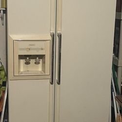 Refrigerator Side X Side 25 Cubic Feet