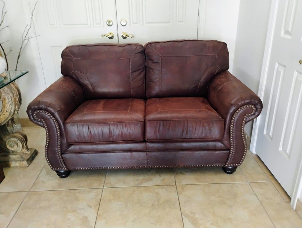 Beautiful Almost NEW Loveseat