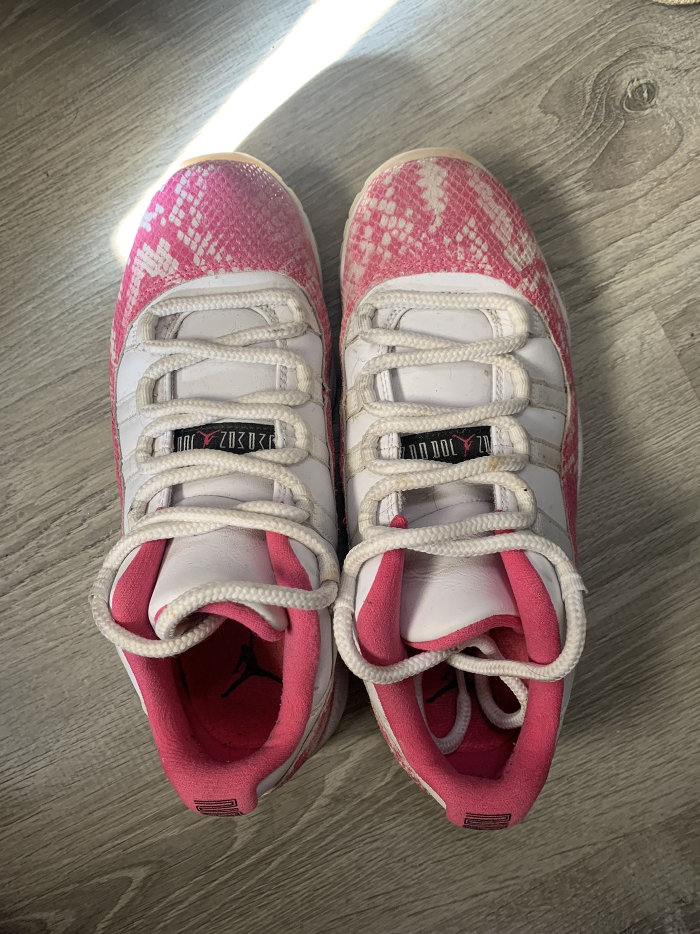 Jordan 11 Retro Low Pink Snake Skin