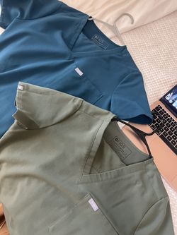 FIGS scrubs