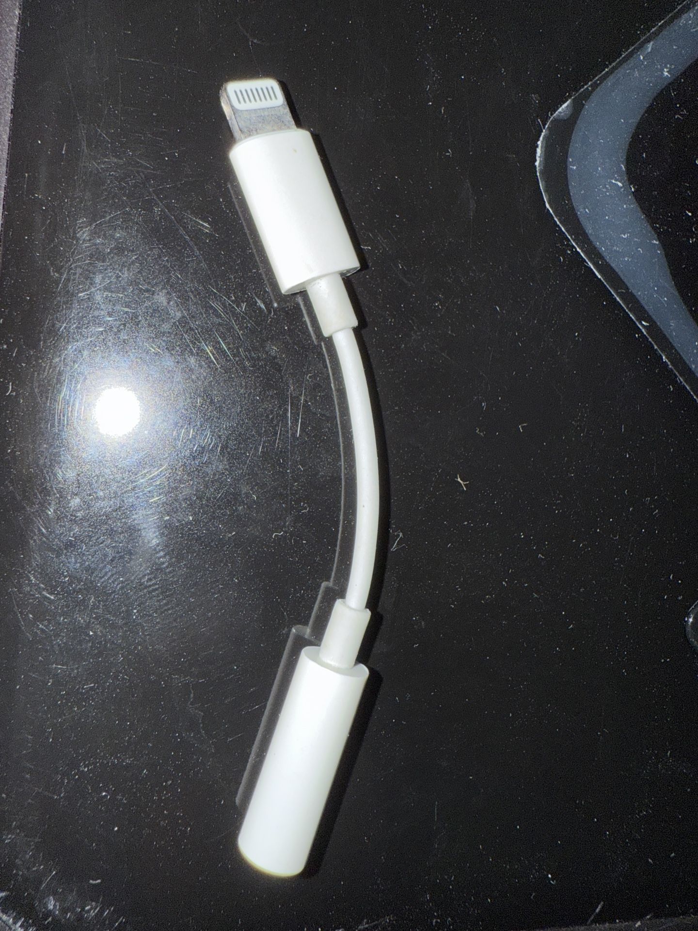 USED . Apple MMX62AM/A 3.5 mm audio to lightning adapter