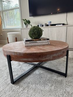 Round coffee table (NEW)