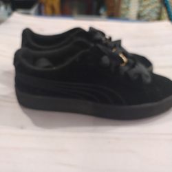 Puma's Girls Tennis Shoes