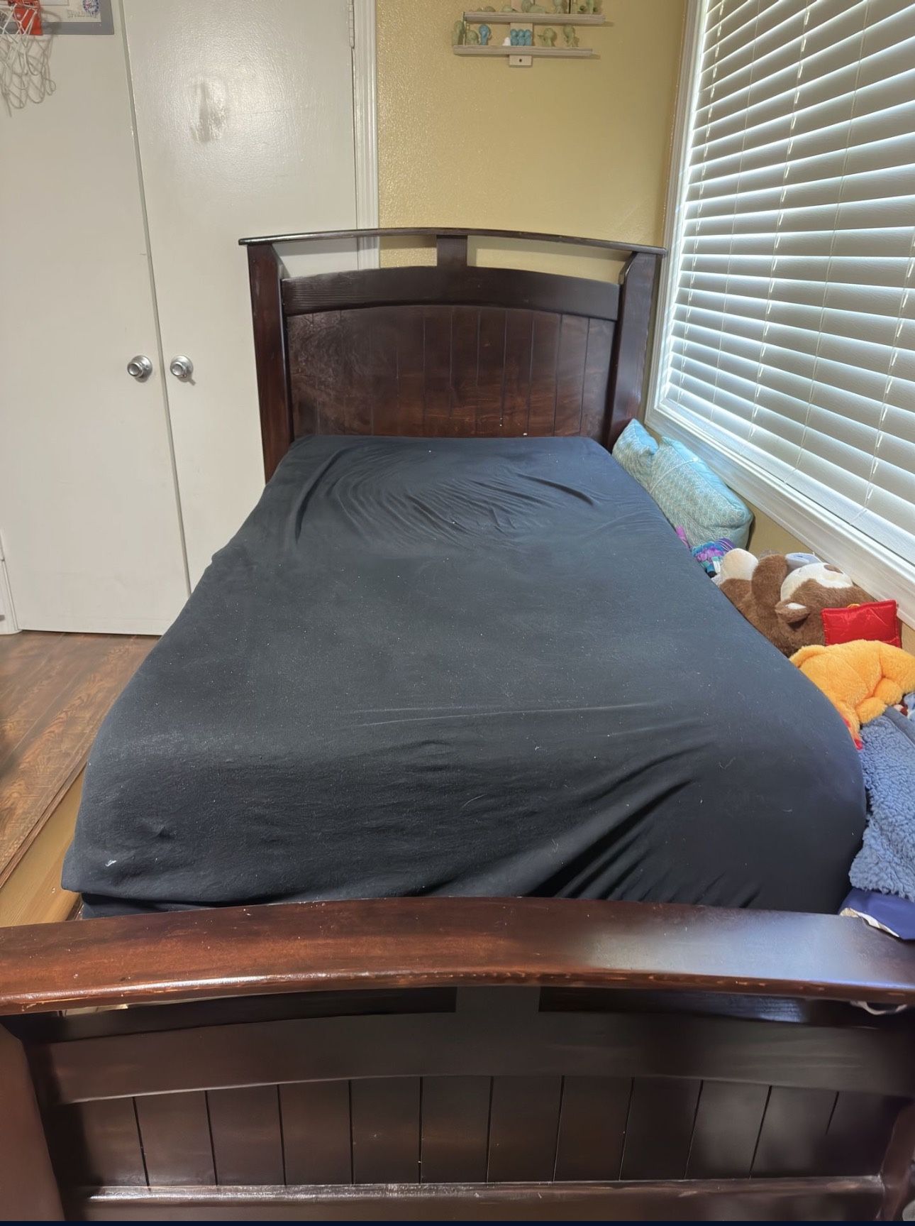 Twin Solid Wood Bed Frame With Twin Trundle