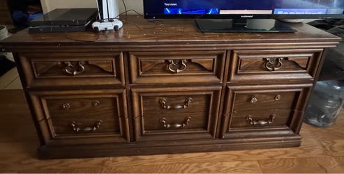 Dresser set