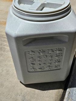 Pet food storage container 6 or 7 gal