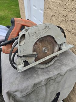 Milwaukee 7-1/4 inch electric circular saw