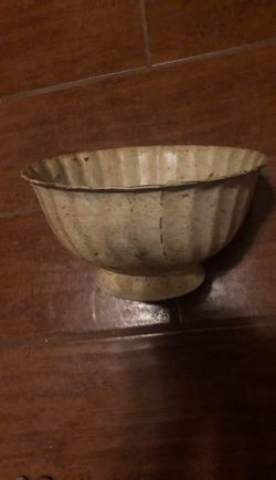 Metal distressed bowl