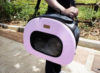 Pet Life Shoulder Carry Lavender Dog Travel Bag! Airline Approved. Excellent condition! For small dogs. 18x10x14in
