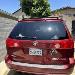 Toyota sienna van 2010
