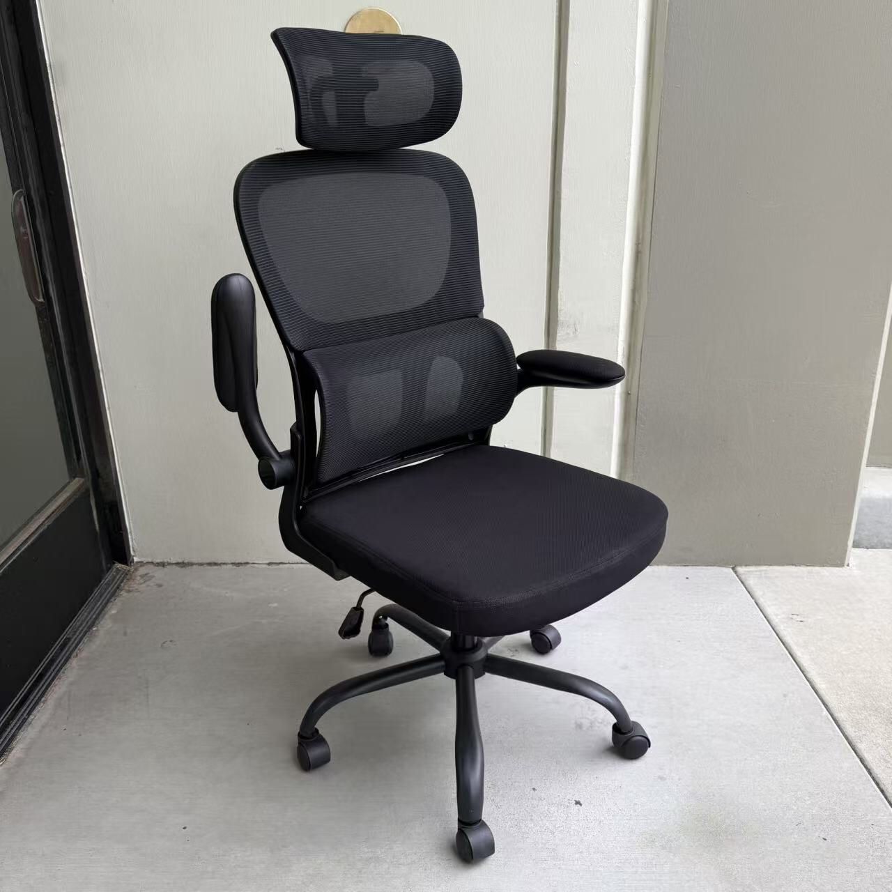New In Box Ergonomic Office Computer Mesh Chair Adjustable Armrest With Headrest And Back Support
