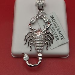 🔥 Iced Scorpion Pendant — Bold Detail, Serious Shine