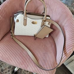 New Guess Bag Shoulder handle with matching wallet